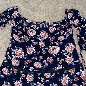 Off the Shoulder American Eagle Shirt Size XS